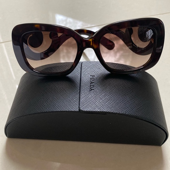 Prada Black iconic scroll arm sunglasses - Picture 1 of 7
